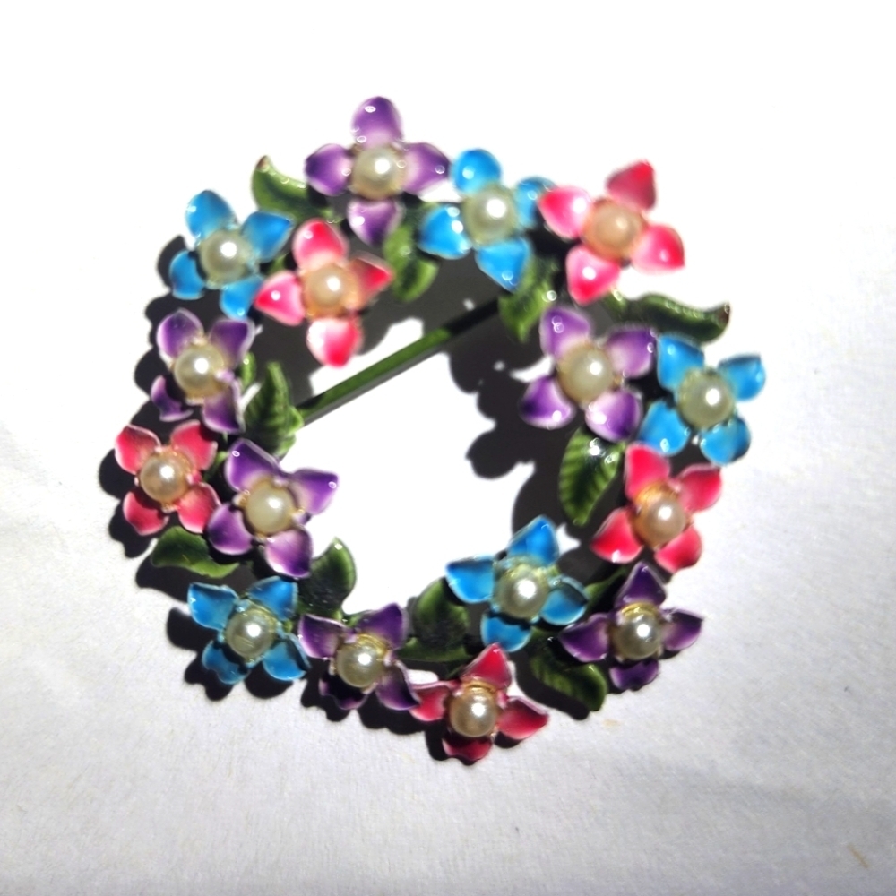 SE1 Vintage Floral Brooch with Multicolor Enamel Flowers and Pearl Like Beads